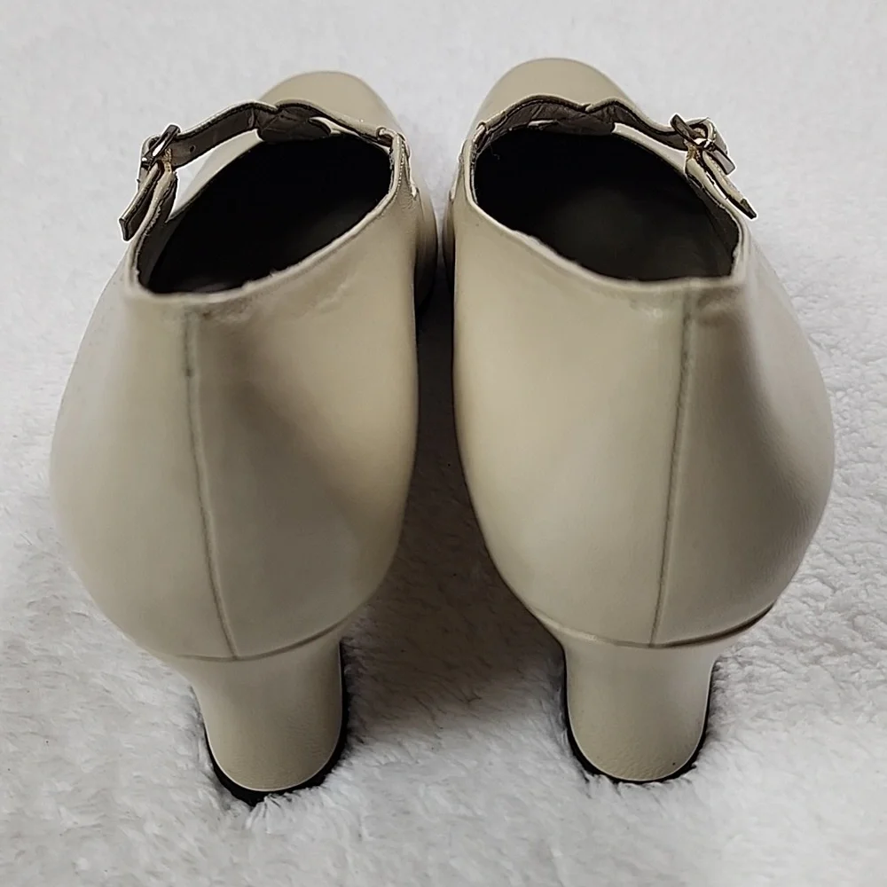 Ros Hommerson Ivory Beige Pumps New In Box
